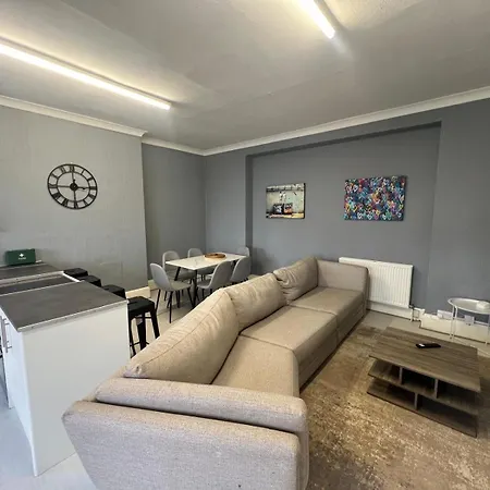 7 Bedroom House With Free Parking By Prescott * Bristol