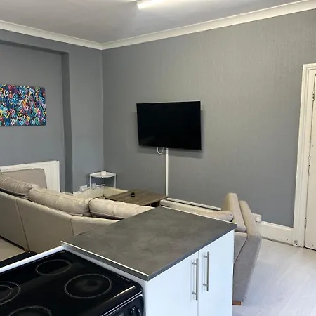 Apartment 7 Bedroom House With Free Parking By Prescott *
