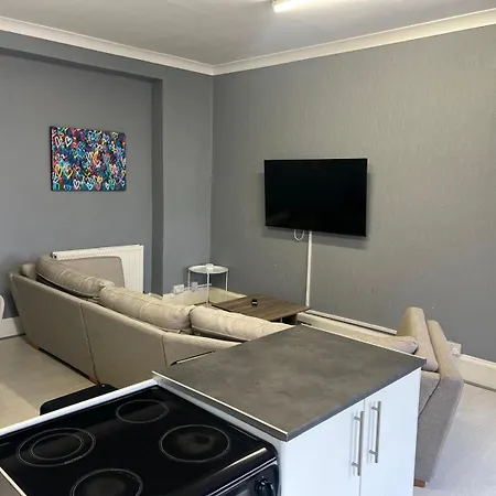 7 Bedroom House With Free Parking By Prescott Apartment *