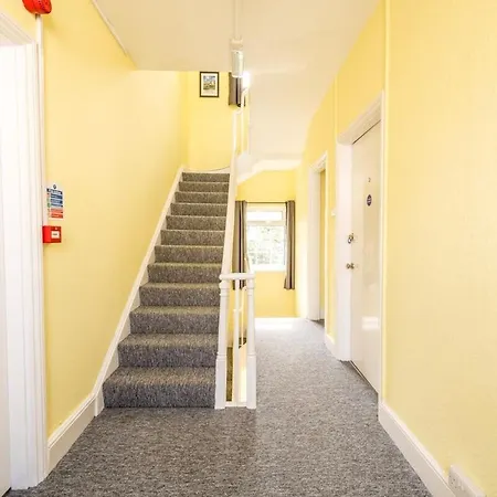 7 Bedroom House With Free Parking By Prescott Bristol