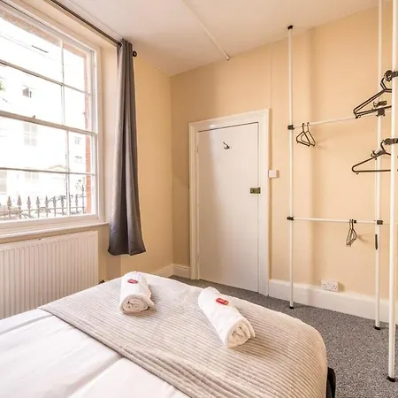 7 Bedroom House With Free Parking By Prescott *