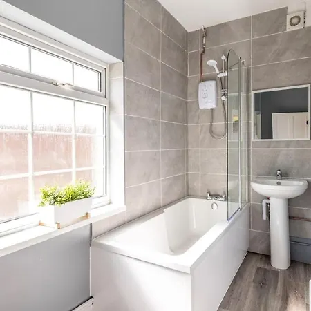 7 Bedroom House With Free Parking By Prescott Apartment *
